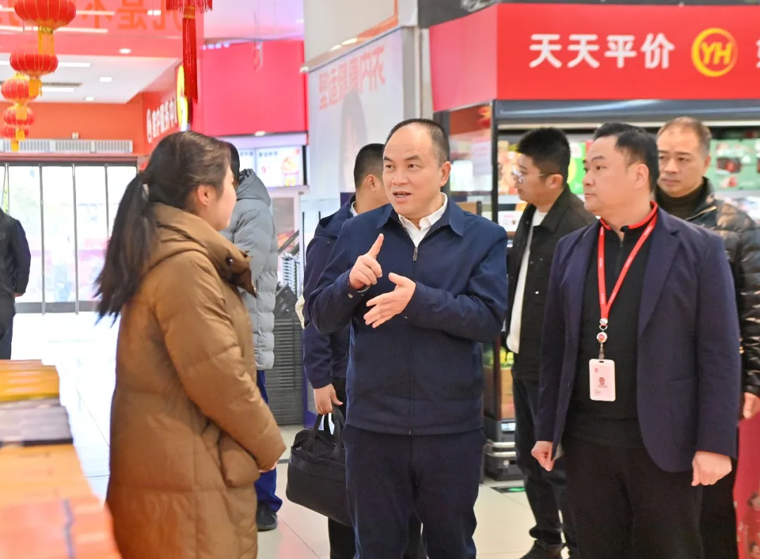 县政府主要领导开展春节前安全生产、市场保供应检查活动