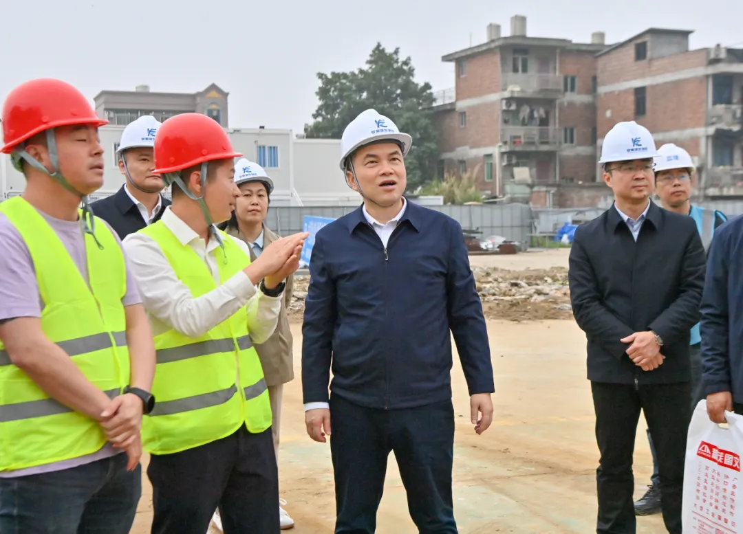 县政府主要领导赴教育系统调研重点项目并召开现场推进会