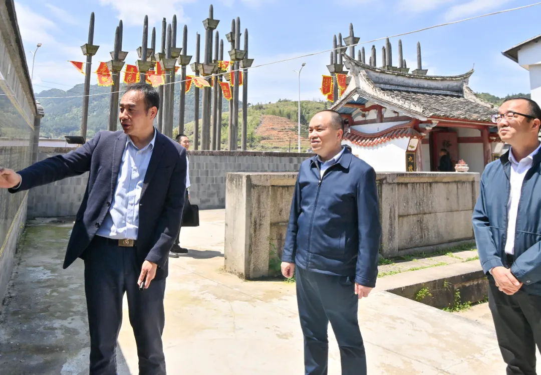 县政府主要领导调研历史建筑与传统村落保护利用工作