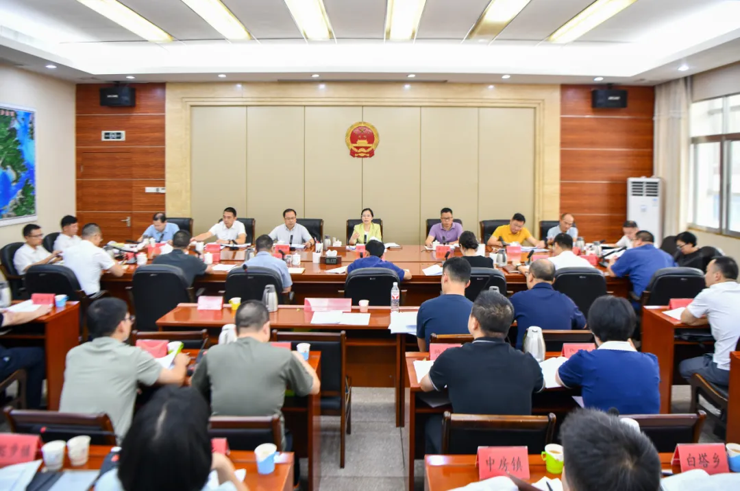 县政府项目攻坚专题会召开