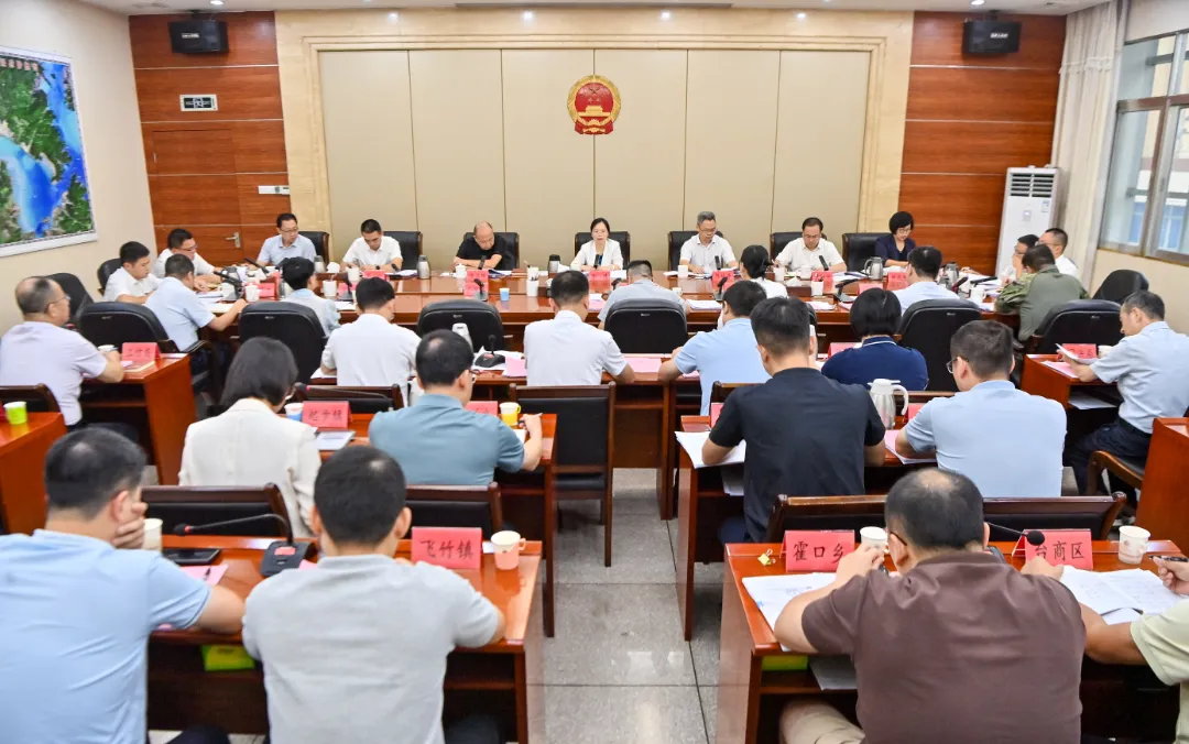 县政府经济高质量发展专题攻坚会召开