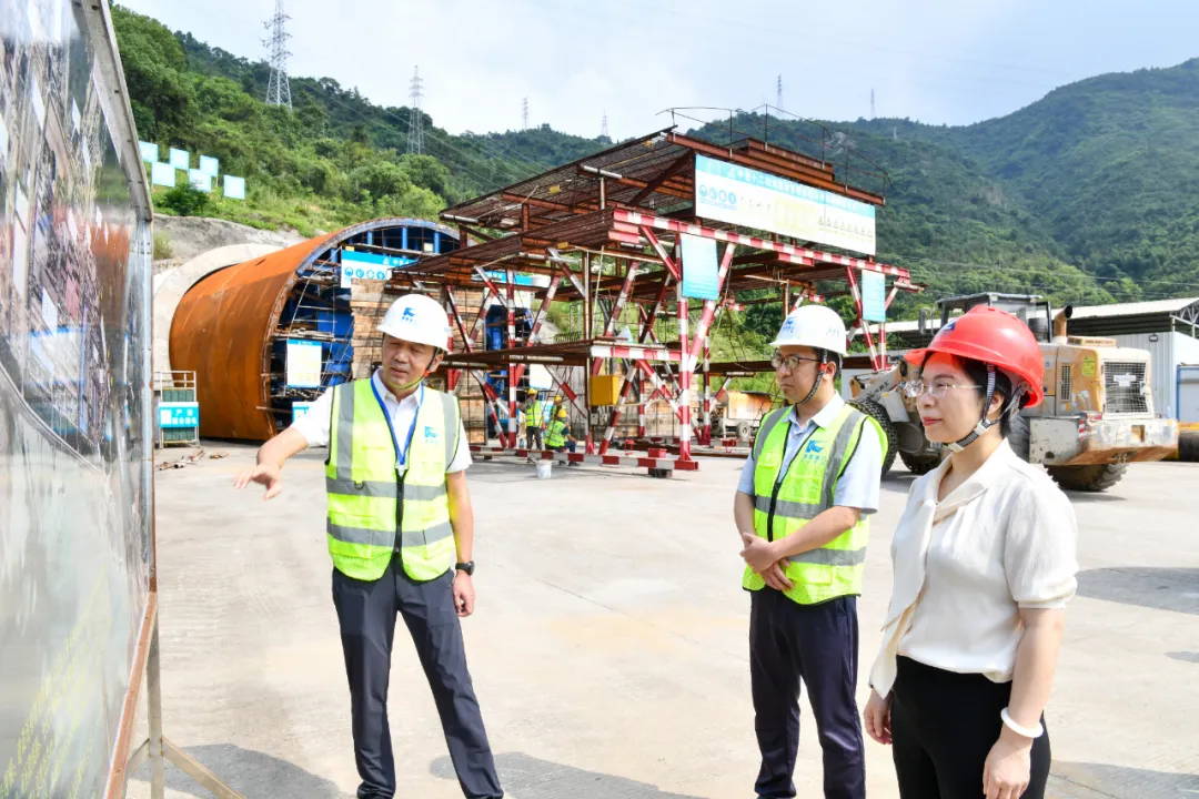 县政府主要领导督导检查节前安全生产工作